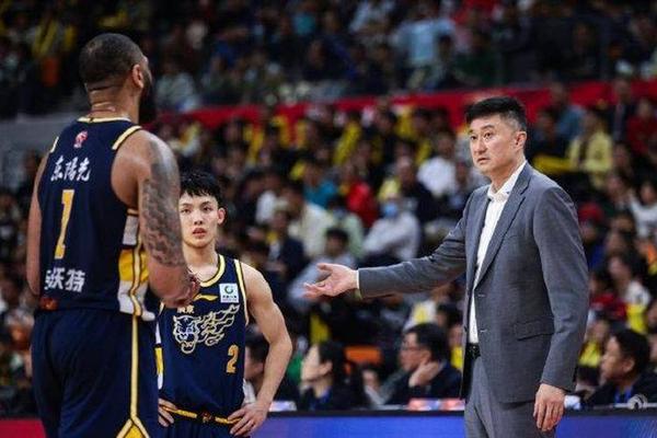预定老将合同 15年CBA老将不退役 三分打动杜锋 让出队长位置 预定老将合同 15年CBA老将不退役 三分打动杜锋 让出队长位置