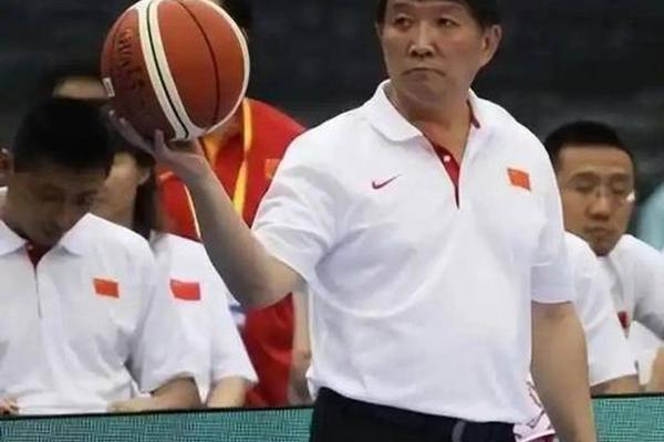 宫鲁鸣谈女篮亚洲杯目标 一步一个脚印 一场一场拼 中国女篮主教练 宫鲁鸣谈女篮亚洲杯目标 一步一个脚印 一场一场拼 中国女篮主教练