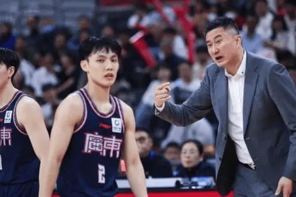 徐杰为啥跟张镇麟一起 也不和胡明轩同框 莫非真跟陈国豪有关杜锋 广东 徐杰为啥跟张镇麟一起 也不和胡明轩同框 莫非真跟陈国豪有关杜锋 广东