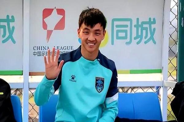 官方 蓉城中场杨明洋完成会籍转换 获得中国国家队出战资格 国足 官方 蓉城中场杨明洋完成会籍转换 获得中国国家队出战资格 国足