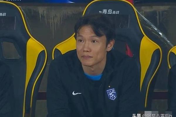 足球报 邓卓翔会继续带队 武汉三镇正抓紧解决转会禁令 中超 足球报 邓卓翔会继续带队 武汉三镇正抓紧解决转会禁令 中超