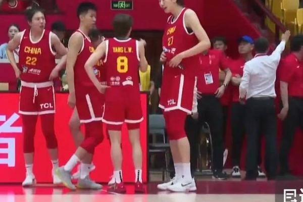 中国女篮狂胜46分 但一人开心不起来 全场2分 球迷 中国女篮狂胜46分 但一人开心不起来 全场2分 球迷