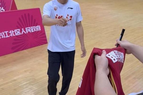 浙江顶薪续约吴前 新赛季兼职助理教练 朱芳雨正式报价陈国豪 广东队 浙江顶薪续约吴前 新赛季兼职助理教练 朱芳雨正式报价陈国豪 广东队