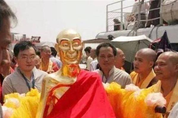 九华山坐缸尼姑是药王菩萨转世 曾参加抗美援朝 开缸后震惊世人 住持 九华山坐缸尼姑是药王菩萨转世 曾参加抗美援朝 开缸后震惊世人 住持