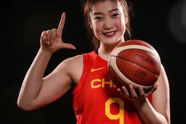 篮球媒体人 李梦训练时状态一般 在前2周 就已离开了中国女篮 篮球媒体人 李梦训练时状态一般 在前2周 就已离开了中国女篮