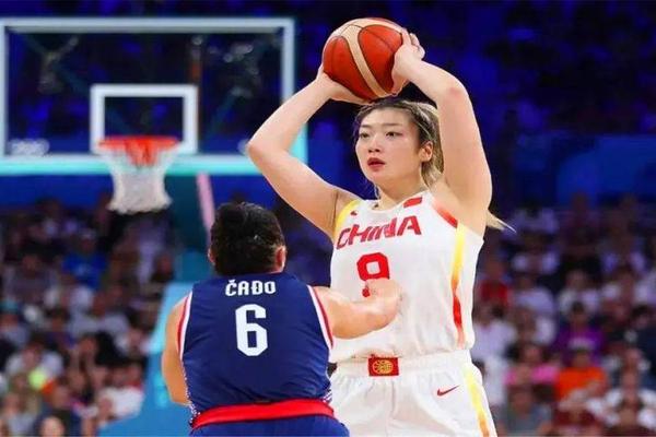 中国女篮大战日本 李梦出局 宫鲁鸣三把火 四大新星崛起获重用