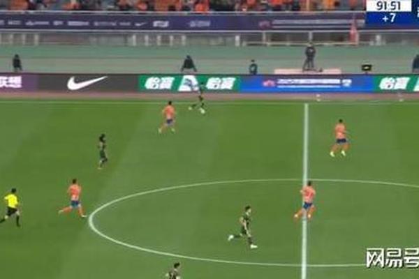 争议 苏超解说员疑全程嘲讽球员太菜 球基本拿不住 3脚之后必丢 争议 苏超解说员疑全程嘲讽球员太菜 球基本拿不住 3脚之后必丢