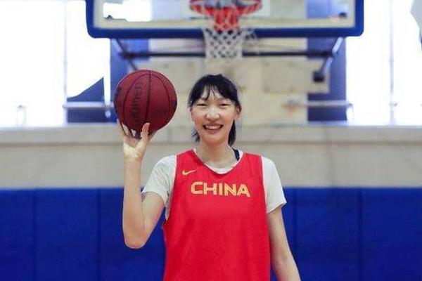 2比26米张子宇首秀12分钟18 7 身旁韩旭显娇小 名嘴高赞势不可挡