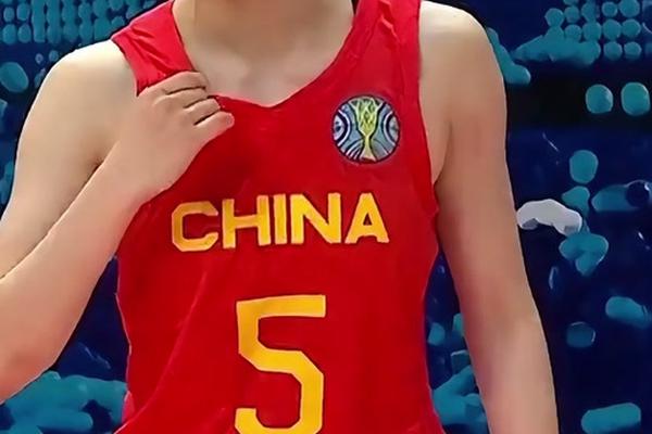箭如雨下 中国女篮全场三分球32中17 命中率超五成 王思雨