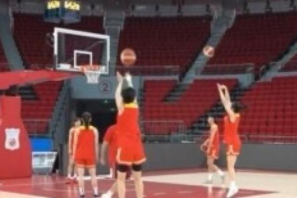 上一场大胜46分 中国篮球之队官博晒女篮今日赛前训练视频 中国女篮主教练 