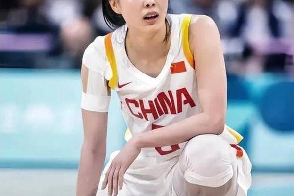 惨不忍睹 女篮三人10中1 篮板也不会抢 球迷 惨不忍睹 女篮三人10中1 篮板也不会抢 球迷