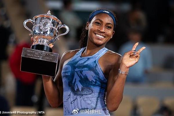 法网冠军高芙观战WNBA 与瓦妮莎及三个女儿同框 娜塔莉亚 科里