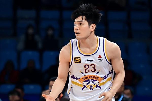 曝CBA北区中游球队接触陈国豪 山东男篮3大优势 加盟可实现双赢 邱彪