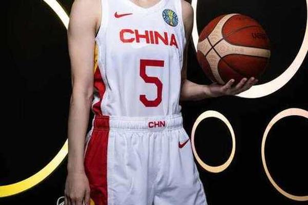 中国女篮两战狂胜对手113分 这样为亚洲杯热身意义大吗王思雨 黄思静 中国女篮主教练