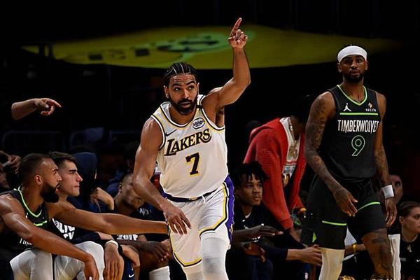 湖人试训堪萨斯大学先发控卫 他的整体成熟度其实还是不错的ncaa 德文 哈里斯 湖人试训堪萨斯大学先发控卫 他的整体成熟度其实还是不错的ncaa 德文 哈里斯