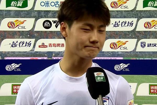 毛伟杰 打入中超处子球很高兴 三镇补时绝平的点球有些判罚瑕疵 毛伟杰 打入中超处子球很高兴 三镇补时绝平的点球有些判罚瑕疵