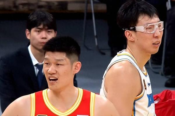 CBA官方FMVP榜 胡金秋逼近榜首布朗 周琦遭杰曼反超跌北京第二 孙铭徽 CBA官方FMVP榜 胡金秋逼近榜首布朗 周琦遭杰曼反超跌北京第二 孙铭徽