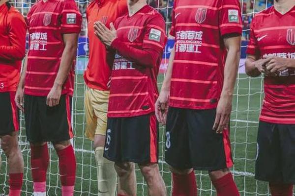 杨明洋社媒晒国足训练照 非常荣幸能成为其中一员 国脚 