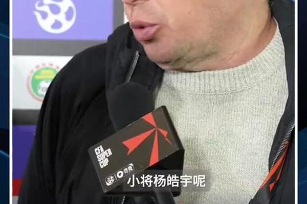 记者 杨皓宇的父亲也是足球教练 对他很严格 amp 记者 杨皓宇的父亲也是足球教练 对他很严格 amp