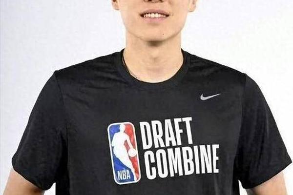 周琦 NBA很多黑人球员瞧不起我们 杨瀚森去那一定要摆正心态 林书豪 周琦 NBA很多黑人球员瞧不起我们 杨瀚森去那一定要摆正心态 林书豪
