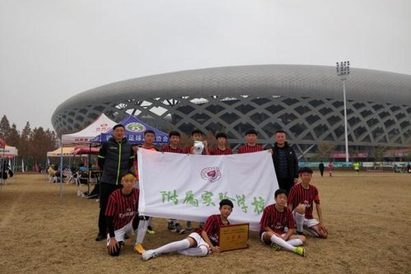 阿镇 拼出了镇江的精气神临别前留下一封信 我在南徐州期待你们的到来 足球 阿镇 拼出了镇江的精气神临别前留下一封信 我在南徐州期待你们的到来 足球