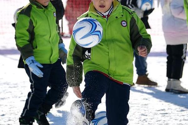 新疆三大球联赛激战昌吉州首次举办成人女足比赛 足球 全疆 三大球运动会 新疆三大球联赛激战昌吉州首次举办成人女足比赛 足球 全疆 三大球运动会