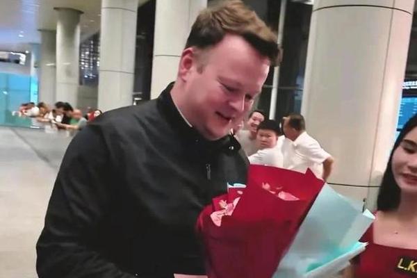 官方 墨菲出任卡迪夫城新帅 签三年合同 巴里