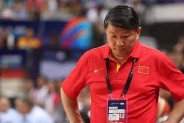 宫鲁鸣 张子宇体重和姚明差不多 成年队比赛要慢慢总结积累经验 亚洲杯 宫鲁鸣 张子宇体重和姚明差不多 成年队比赛要慢慢总结积累经验 亚洲杯