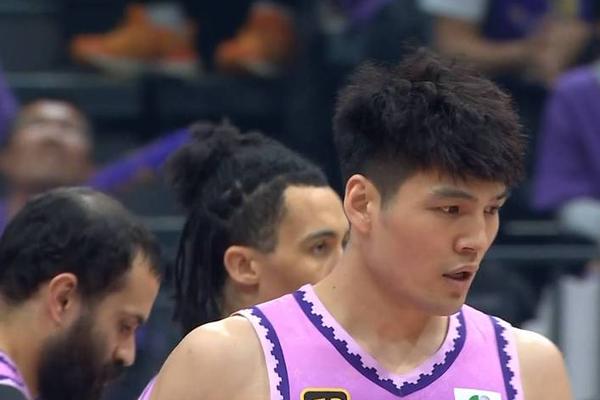媒体人 广东宏远与北控男篮关于引进陈国豪的谈判进展缓慢 探长 北京北控队 媒体人 广东宏远与北控男篮关于引进陈国豪的谈判进展缓慢 探长 北京北控队