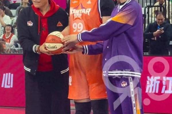 狂抢12篮板 中国女篮又一24岁1米92新星崛起 2米23张子宇绝配亚洲杯 李月汝 狂抢12篮板 中国女篮又一24岁1米92新星崛起 2米23张子宇绝配亚洲杯 李月汝