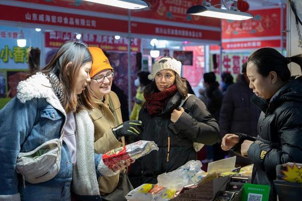 看 苏超 串联起吃喝玩乐购 赛事流量激活消费增量 看 苏超 串联起吃喝玩乐购 赛事流量激活消费增量