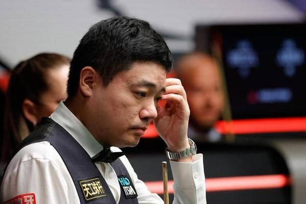 丁俊晖 愿意和球迷探讨二次出杆 去年打破冠军荒很激动 丁俊晖 愿意和球迷探讨二次出杆 去年打破冠军荒很激动