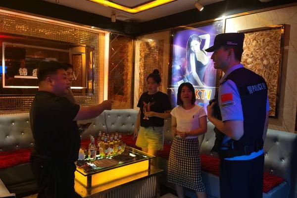 安徽金寨斑竹園鎮:小鎮籃球點亮夜色 安徽金寨斑竹園鎮:小鎮籃球點亮夜色