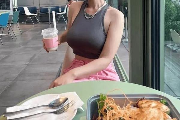 36D 奶糖妹妹 私照公开 发育过猛了