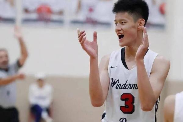 曾凡博回忆自己CBA半决赛意外受伤 当时只是想努力去把这个球上进 山西 北京男篮 曾凡博回忆自己CBA半决赛意外受伤 当时只是想努力去把这个球上进 山西 北京男篮