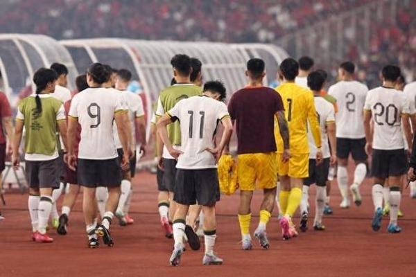 马德兴 不愿接受现实是中国足球的最大问题 各方势力仍交错 世界杯 马德兴 不愿接受现实是中国足球的最大问题 各方势力仍交错 世界杯