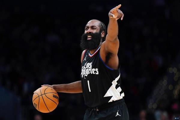 NBA专家对今夏顶级自由球员排名 勒布朗和哈登领衔 保罗在列 勒布朗詹姆斯 NBA专家对今夏顶级自由球员排名 勒布朗和哈登领衔 保罗在列 勒布朗詹姆斯