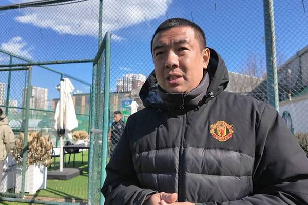 徐亮 中超球员薪水只有日韩球员的1 3 再降薪就没人踢球了 徐亮 中超球员薪水只有日韩球员的1 3 再降薪就没人踢球了