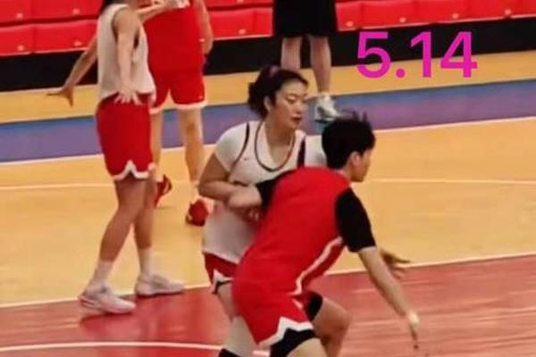 宫鲁鸣指导首次正面回应李梦离队一事 长期脱队训练 个人问题 李月汝 宫鲁鸣指导首次正面回应李梦离队一事 长期脱队训练 个人问题 李月汝
