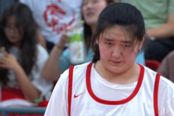 这都不犯规 张子宇被揪球裤 压膝盖不吹 两场34 这都不犯规 张子宇被揪球裤 压膝盖不吹 两场34