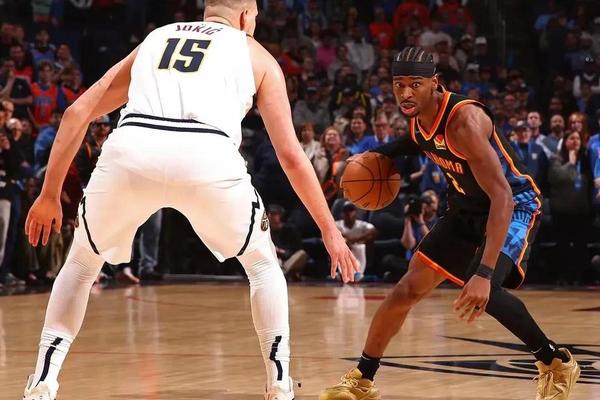 亚历山大你强了 持续发力 79年NBA没人做到的纪录 你实现了 亚历山大你强了 持续发力 79年NBA没人做到的纪录 你实现了