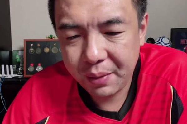 再降薪就没人踢了 前国脚暴怒发声 国足已经降到日韩的三分之一 徐亮 再降薪就没人踢了 前国脚暴怒发声 国足已经降到日韩的三分之一 徐亮