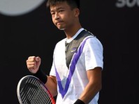 吴易昺 很幸运 今天来应门的是我的第六座挑战赛冠军奖杯 泰勒