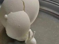 人脑很容易被误导，这两个球实际上不仅没有任何移动，而且也完全没有变形过！