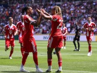 35岁中国名将闪耀世俱杯 角球直接轰门惊吓拜仁门神 与穆勒热聊 穆利