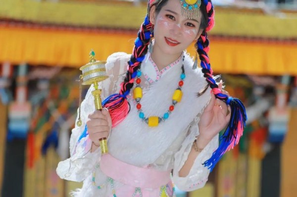 一身银装的香格里拉，涤荡了多少人的心灵！