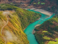 逃离地面 到云南怒江“登月”看峡谷云海翻腾