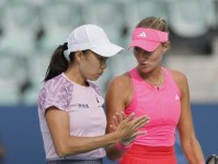 WTA500女王杯双打 张帅组合连续两场双抢七过关 晋级四强 八强