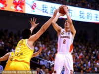 广厦胜山东总比分2-1 胡金秋28+15丁神空砍36+9