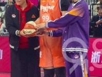 狂抢12篮板 中国女篮又一24岁1米92新星崛起 2米23张子宇绝配亚洲杯 李月汝